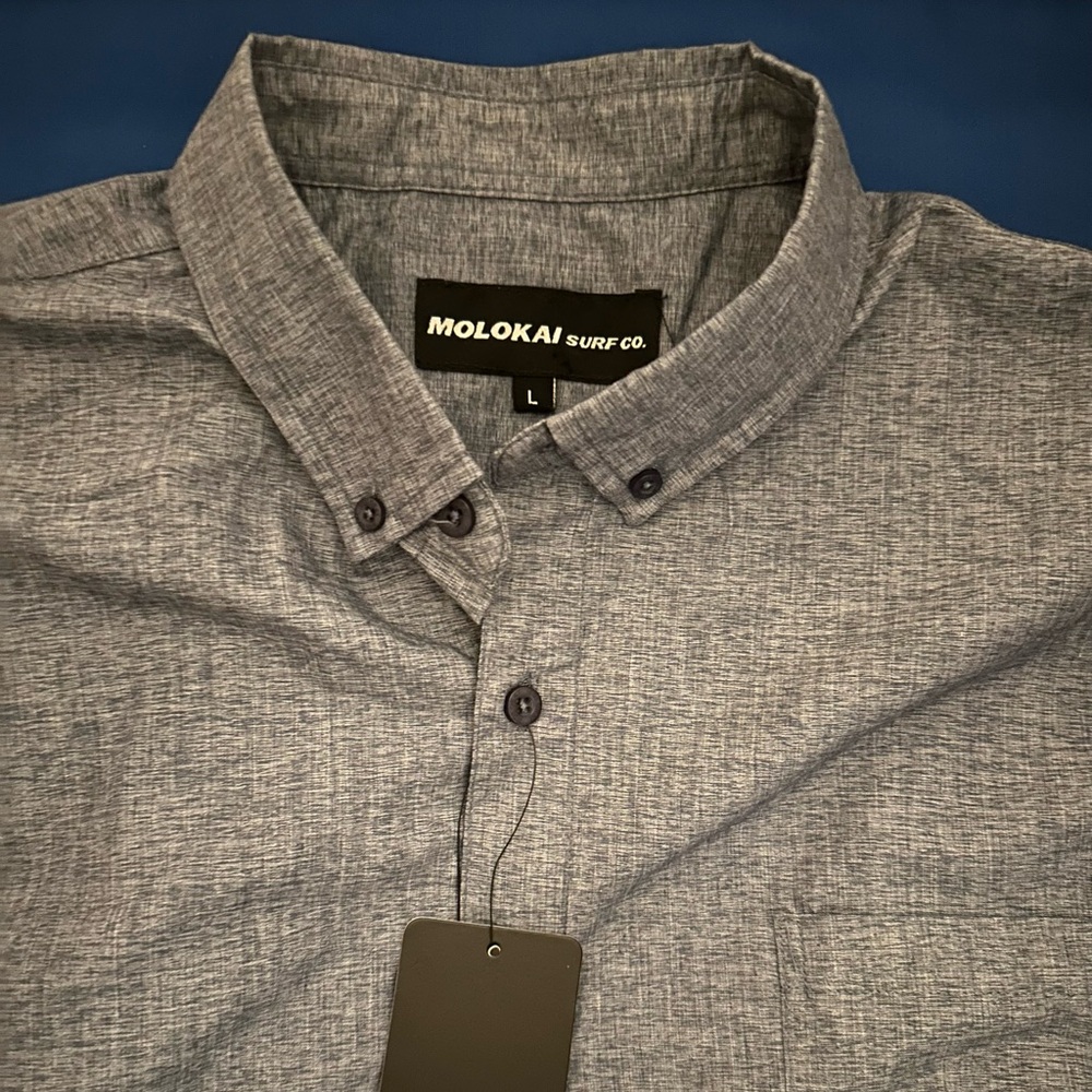 Men’s short sleeve dress Shirt Size L color blue gray 
Molokai brand new w/ tag